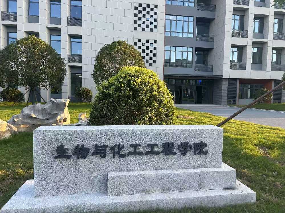 西畴县扬州职业大学体育场高杆灯项目